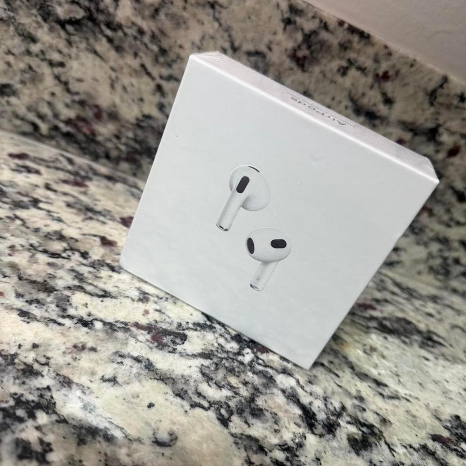 Brand New Air Pods 4th 3f89 3