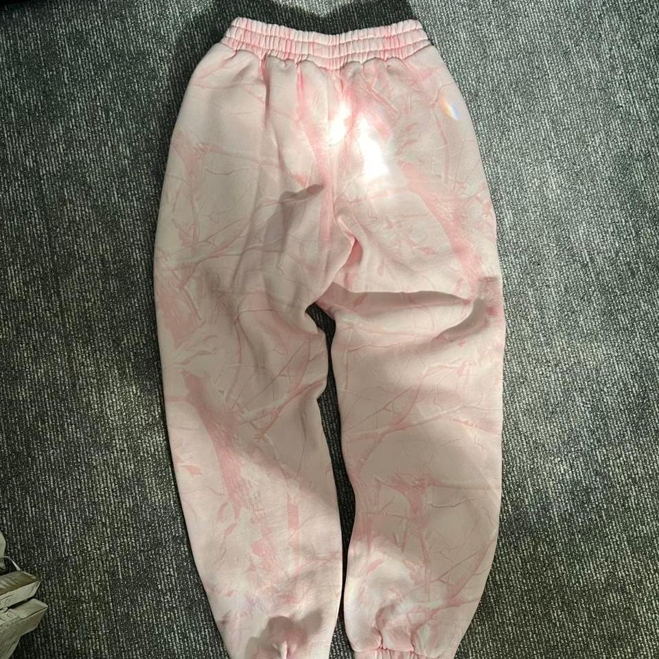 Comfrt Petal Pink Oak Camo 8022 3