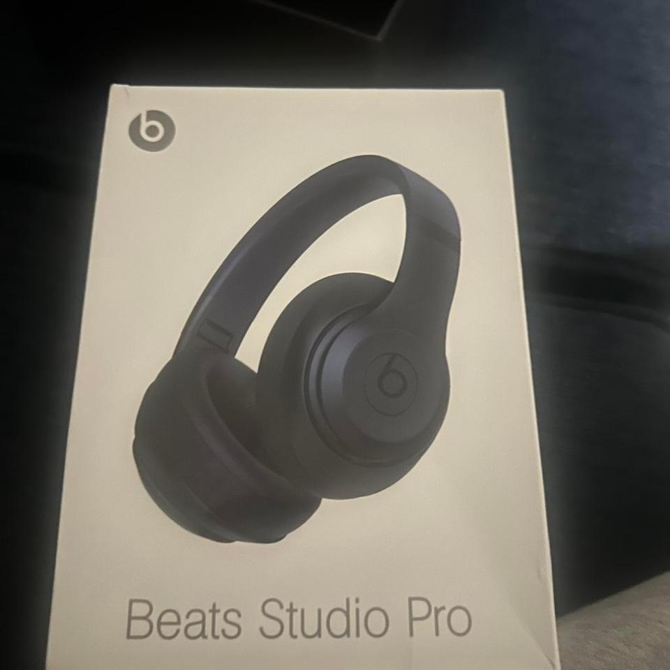 Beats Solo Pro Brand New E952 4