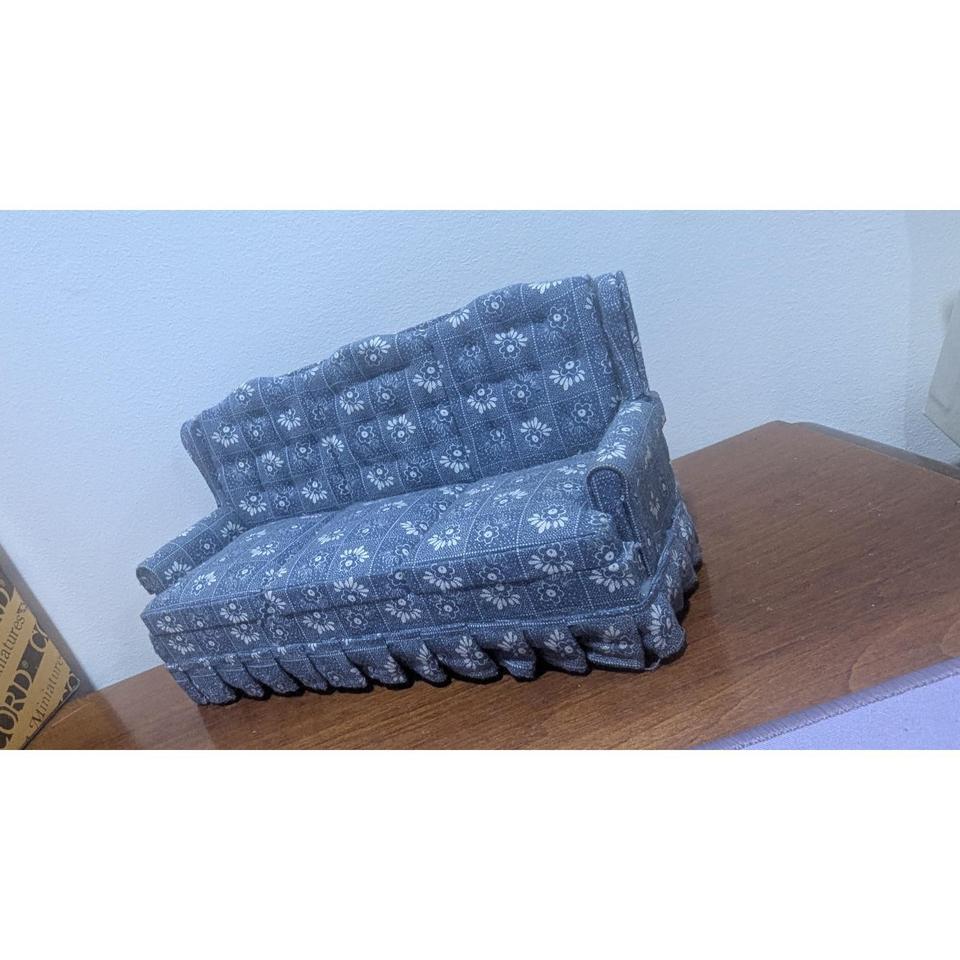 Vintage Concord Miniatures Blue Floral Be90
