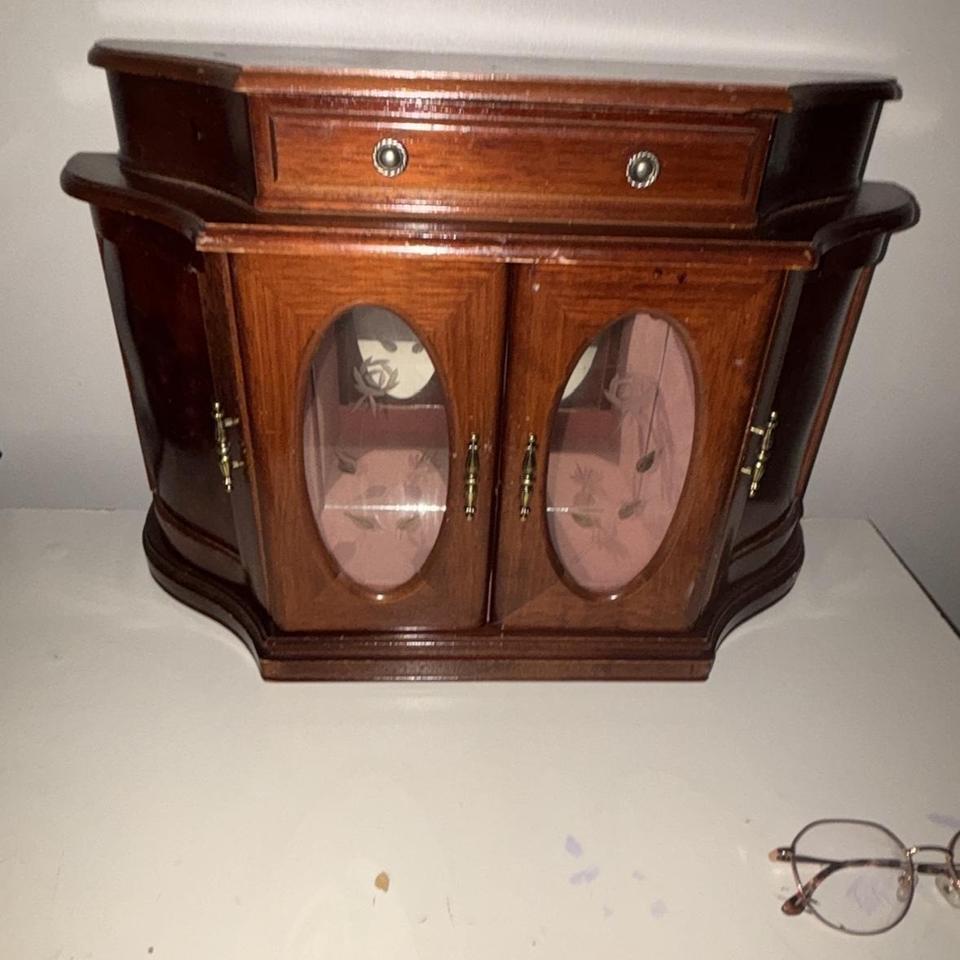 Mahogany Cabinet With Glass Doors 9b93