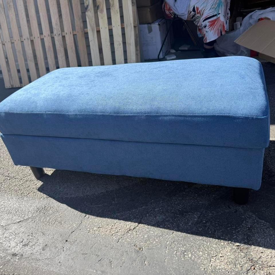 Blue Velvet Ottoman With Storage D60a 2