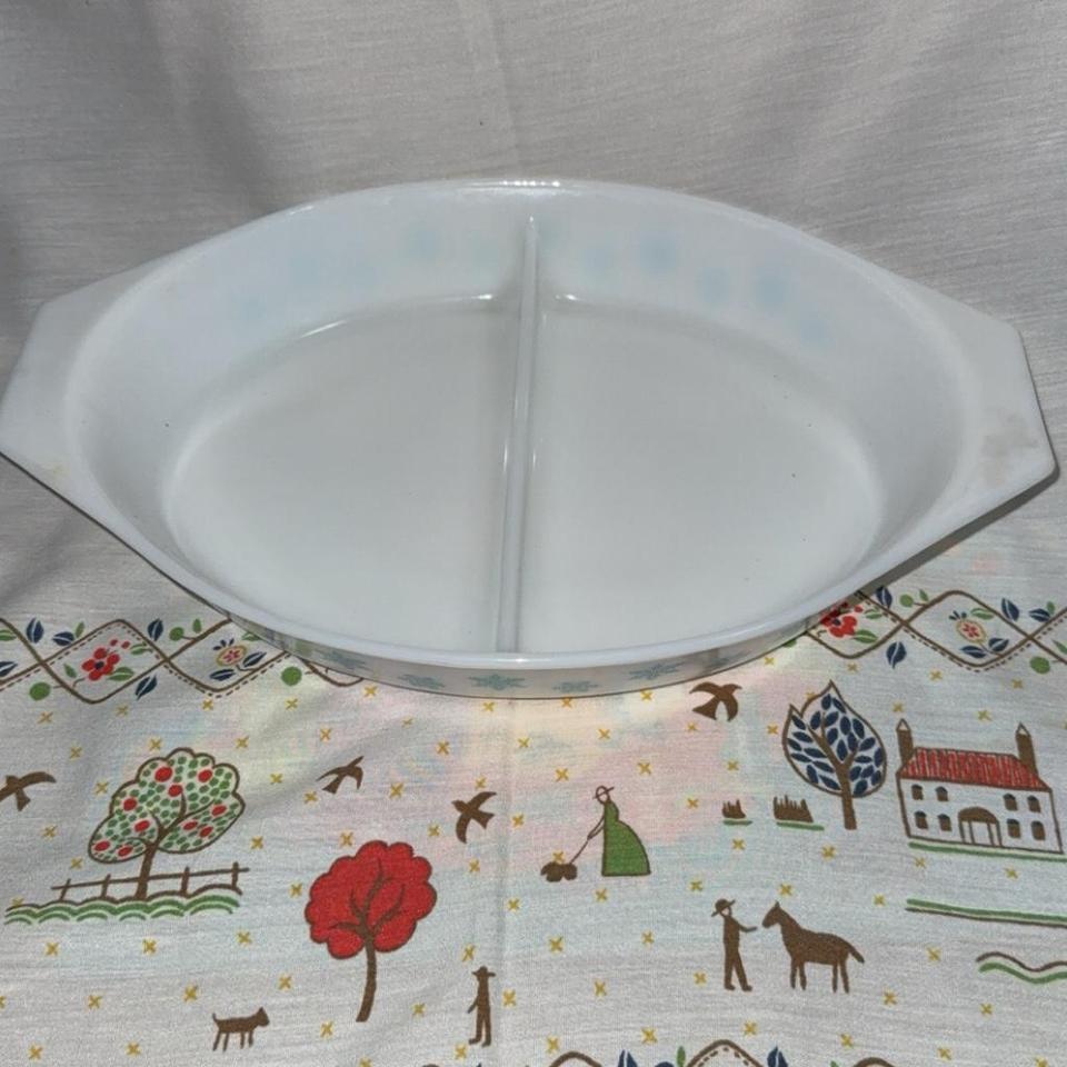 Pyrex Snowflake Divided Casserole Dish D039 2