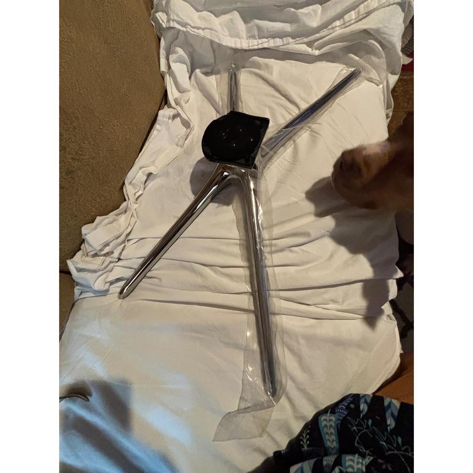 Samsung Bn96 30032b Silver Tv Stand