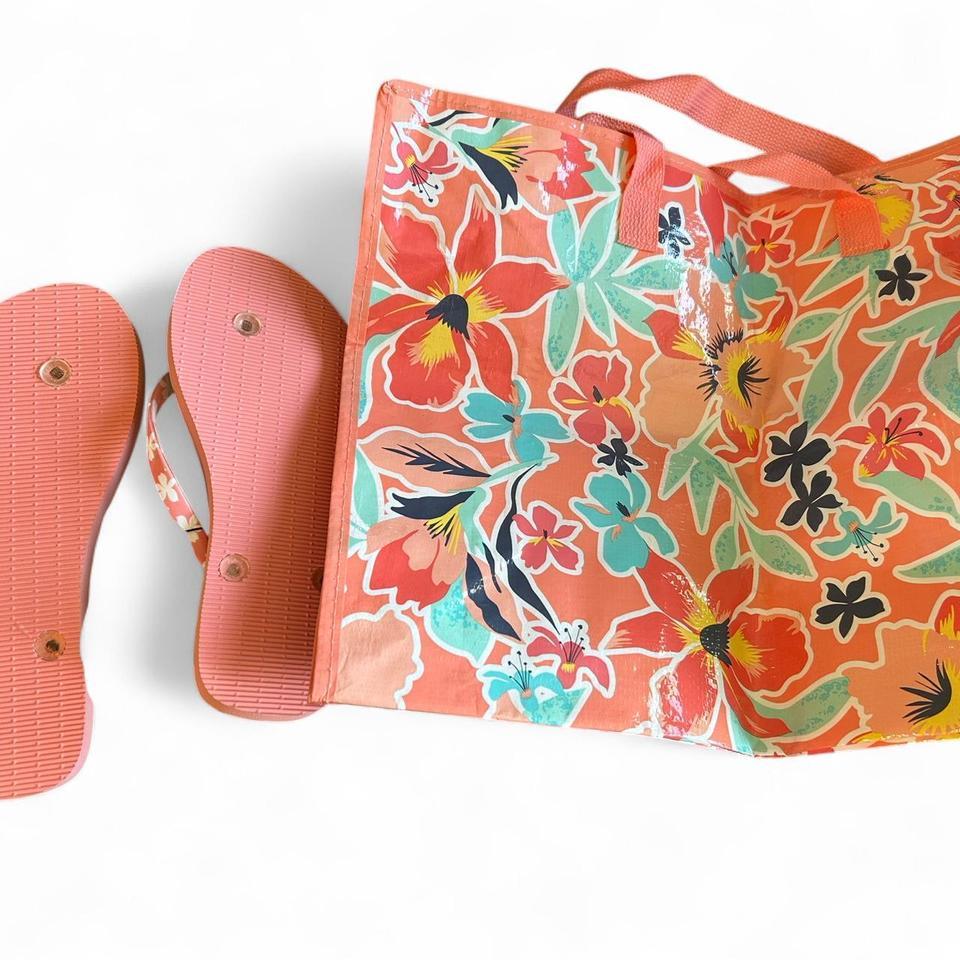 Vera Bradley Set Comes With 2