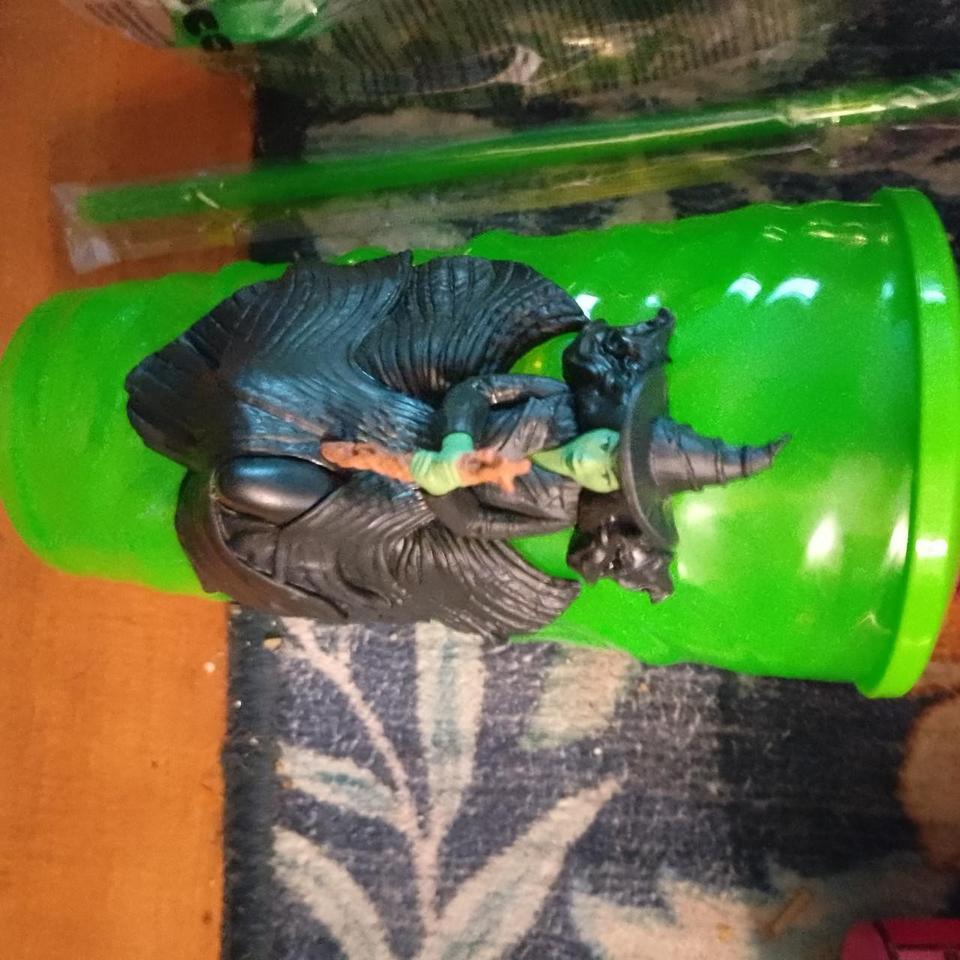 Wicked 1 Glinda Popcorn Tin 4