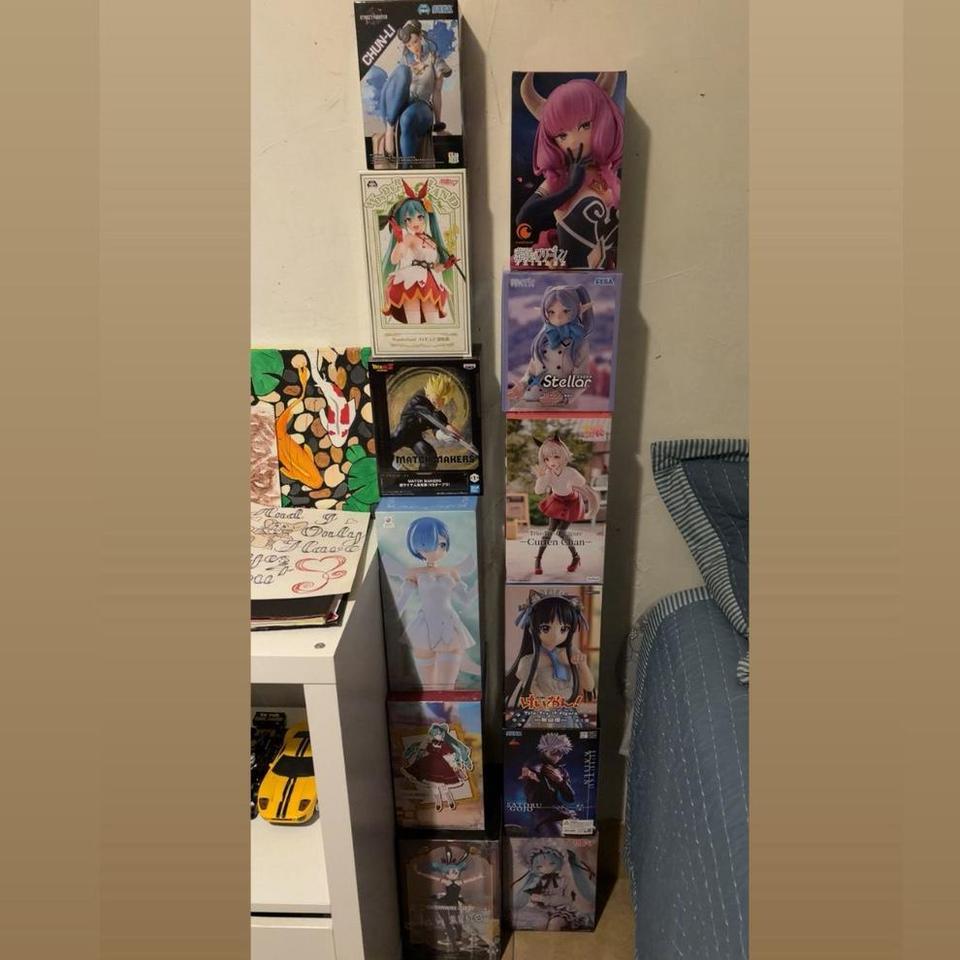 Various Anime Figurines And Cards D208