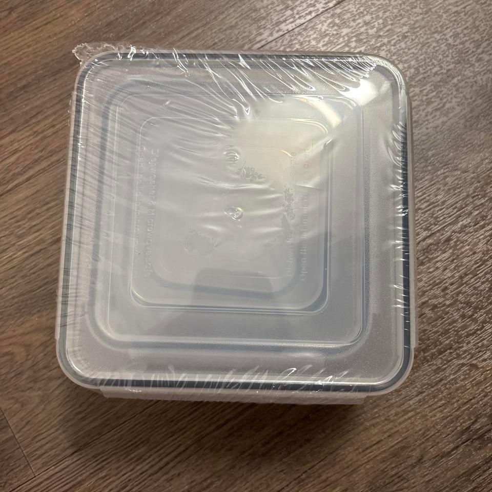 4 Square Food Containers With 4820