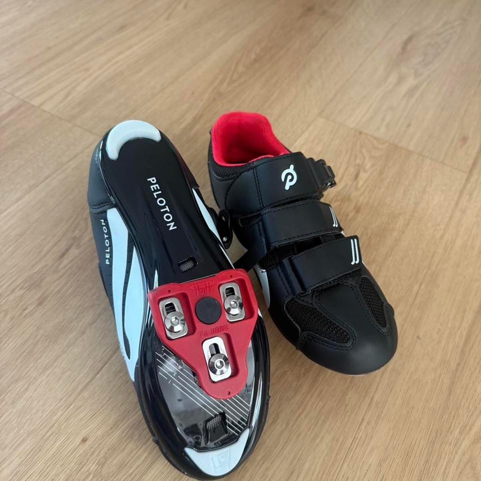 Peloton Black Cycling Shoes Size 0a41