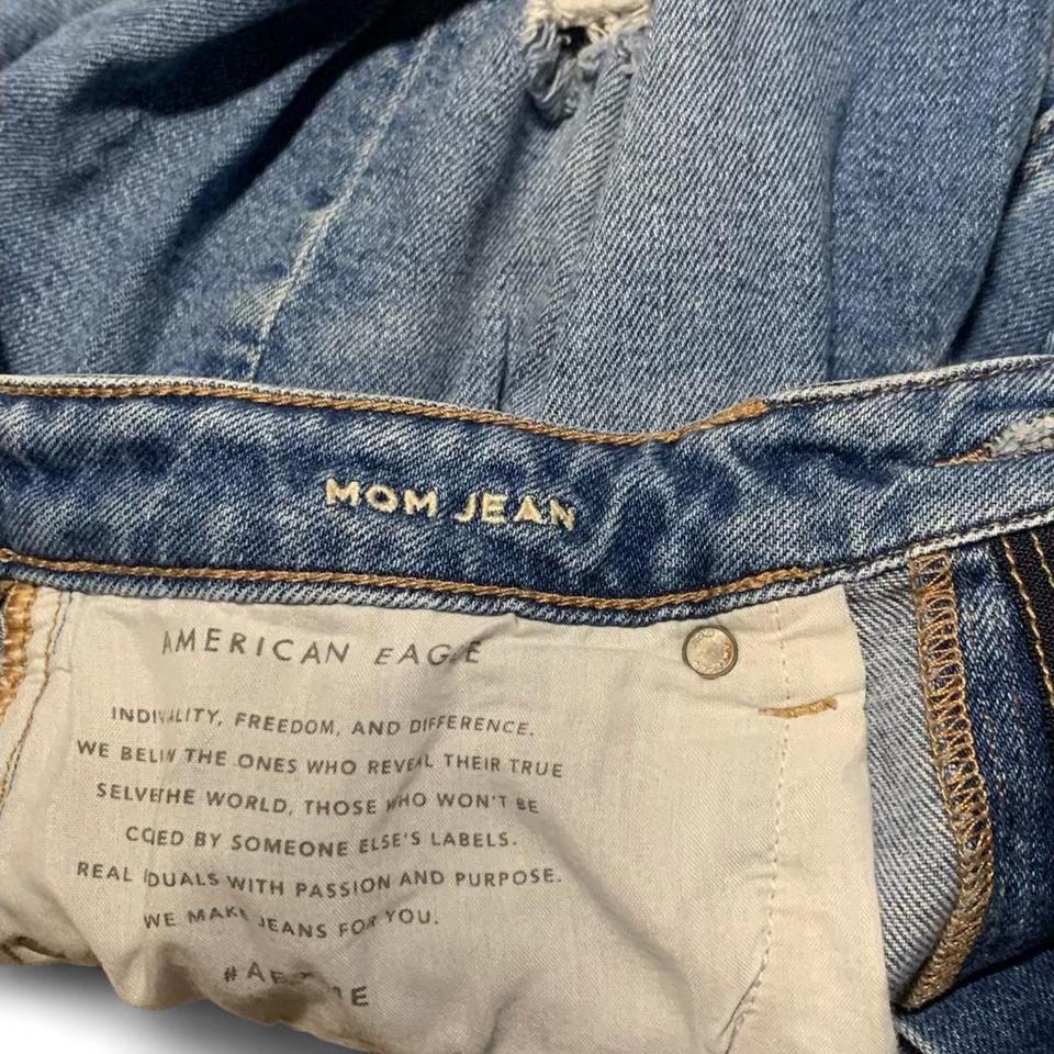 American Eagle Ripped Mom Jeans 9805