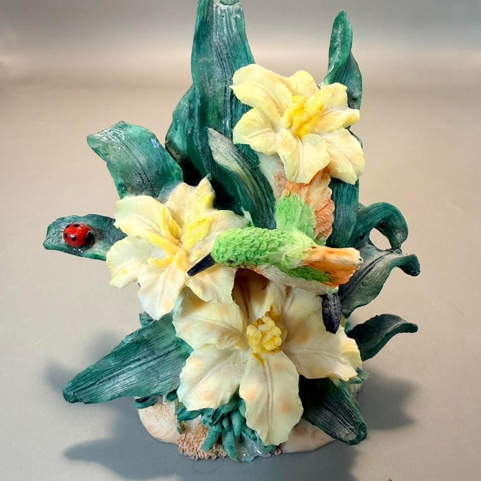 Collectors Floral Ceramic Sculpture With 3e89