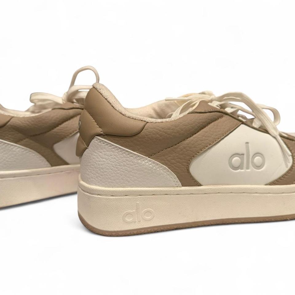 Tan And Cream Alo Yoga 3