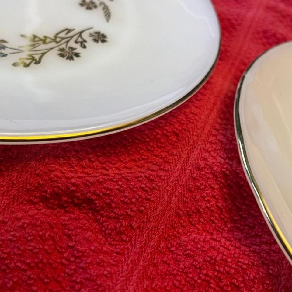 Elegant White Dinner Plates Featuring 44a5 6