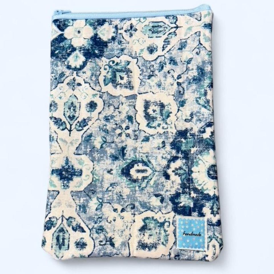 Blue White Book Sleeve 09e6