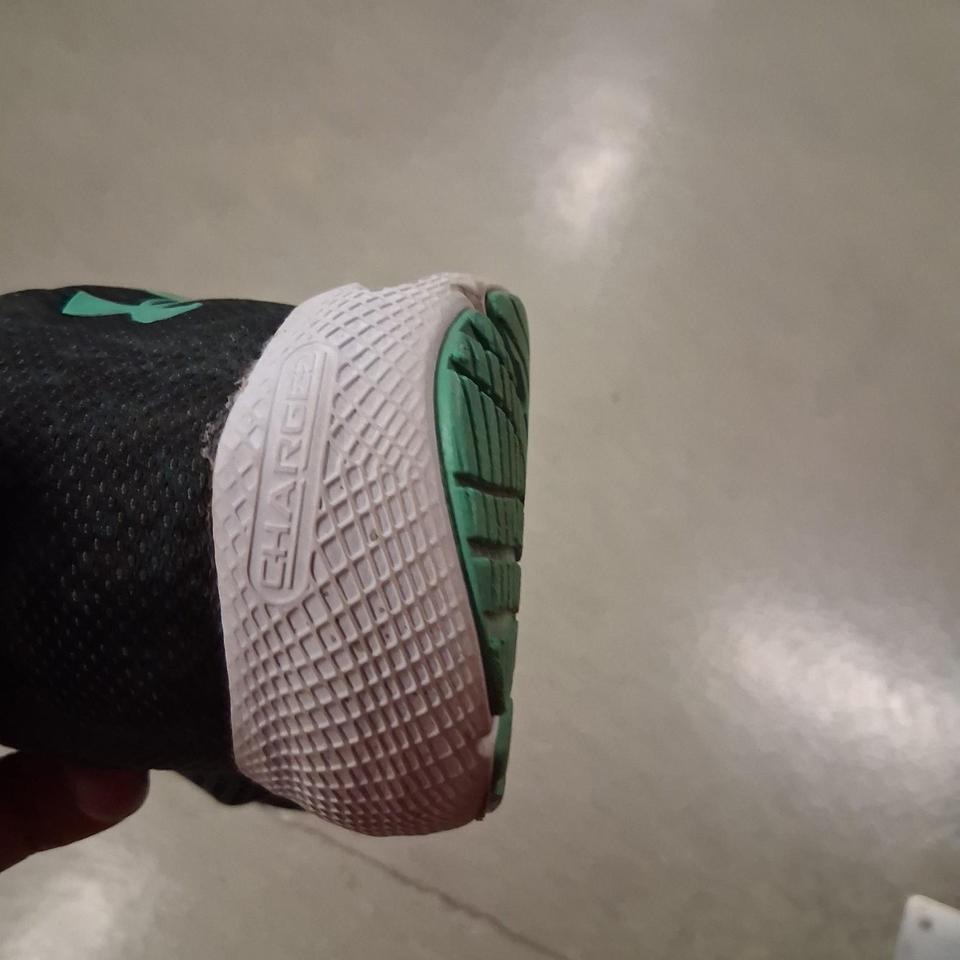Under Armour Black And Green D429 4