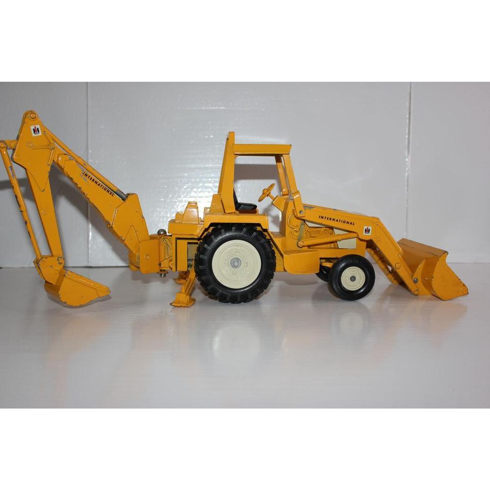 This Vintage Ertl 2676 Yellow