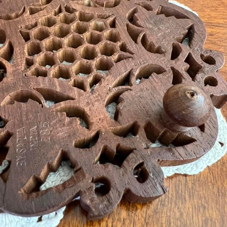 Vintage Hand Carved Wooden Leaf 31dc 3