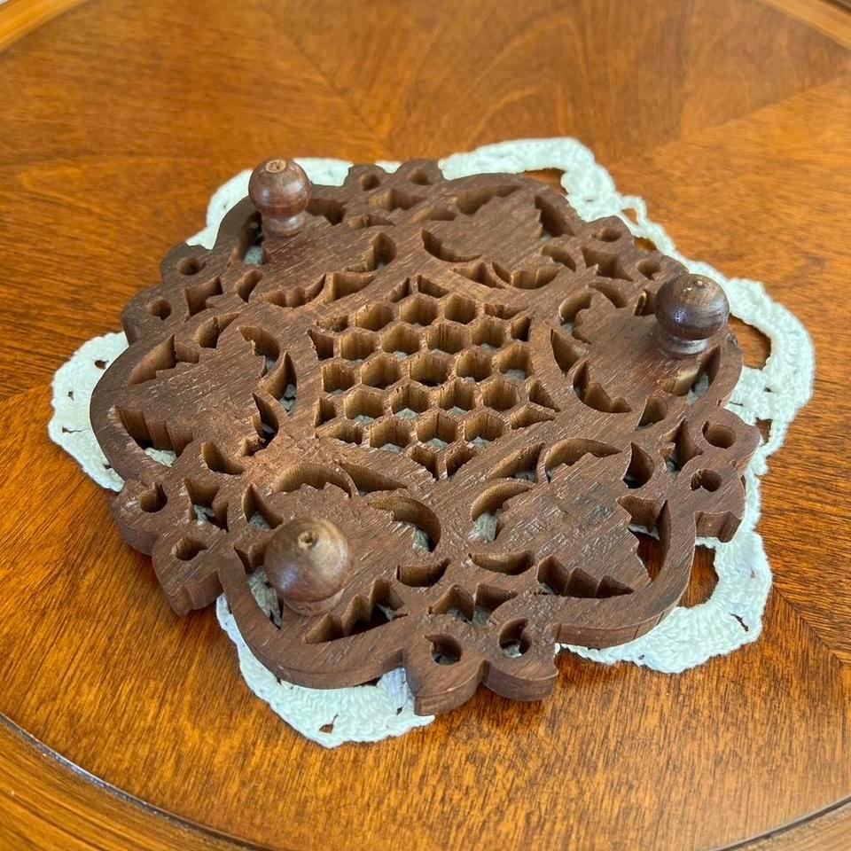 Vintage Hand Carved Wooden Leaf 31dc 5