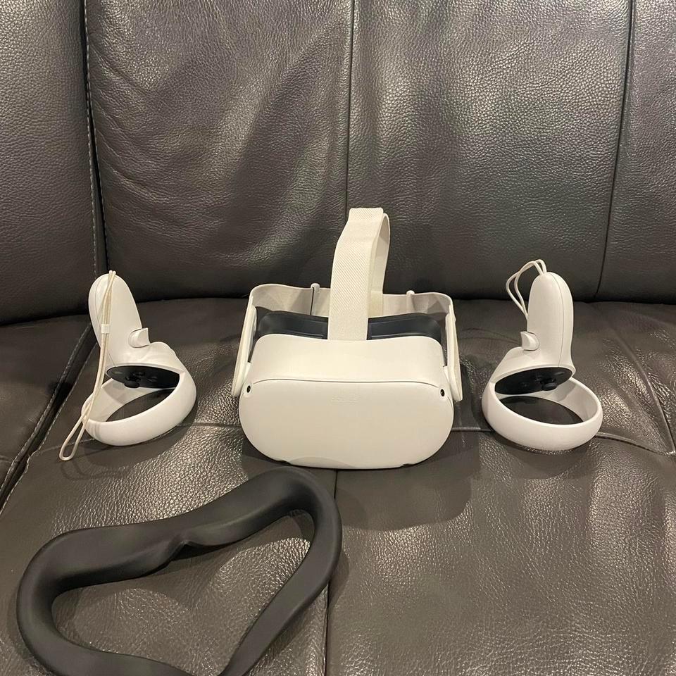 Oculus Quest 2 Both Controllers