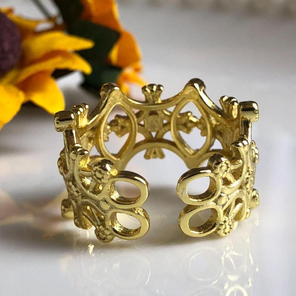 A Court Style Openwork Crown Ring 9983 3