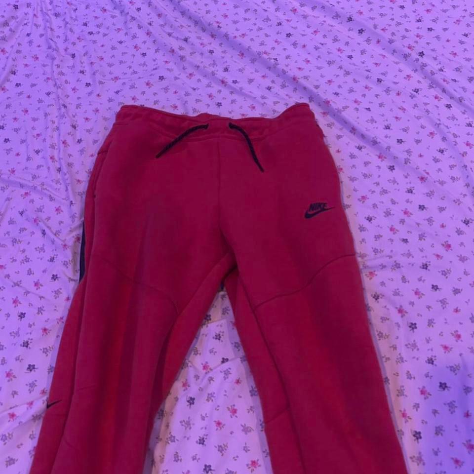 Red Nike Tech Fleece W A302 4