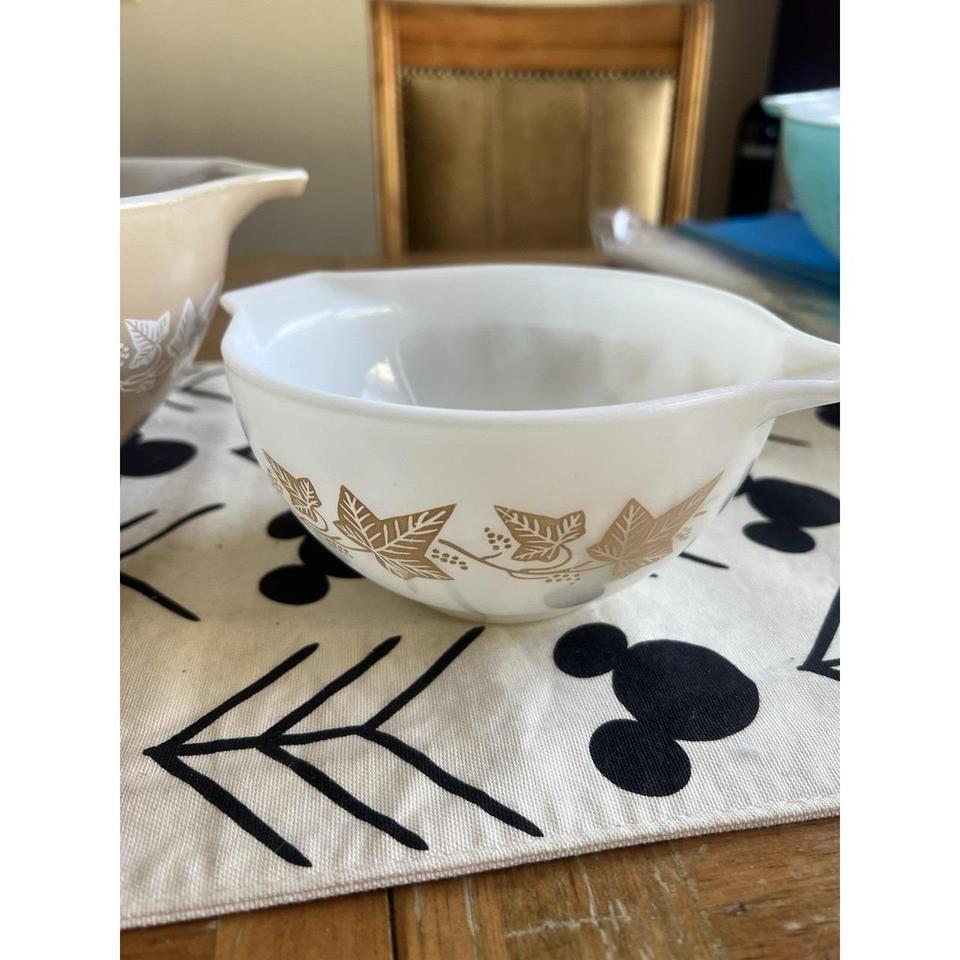 Set Of 2 Vintage Pyrex Ecda 3