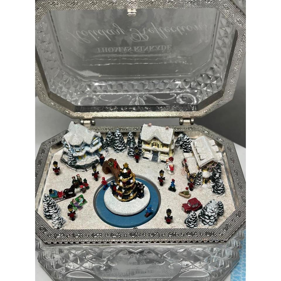 Thomas Kinkade Holiday Reflections Crystal 472d 6