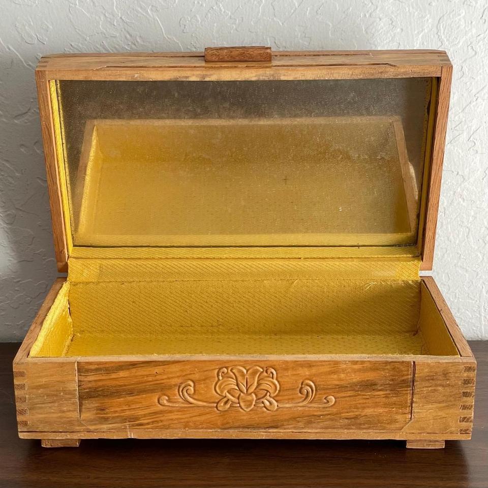 Vintage Hand Carved Engraved Wooden Cbe4