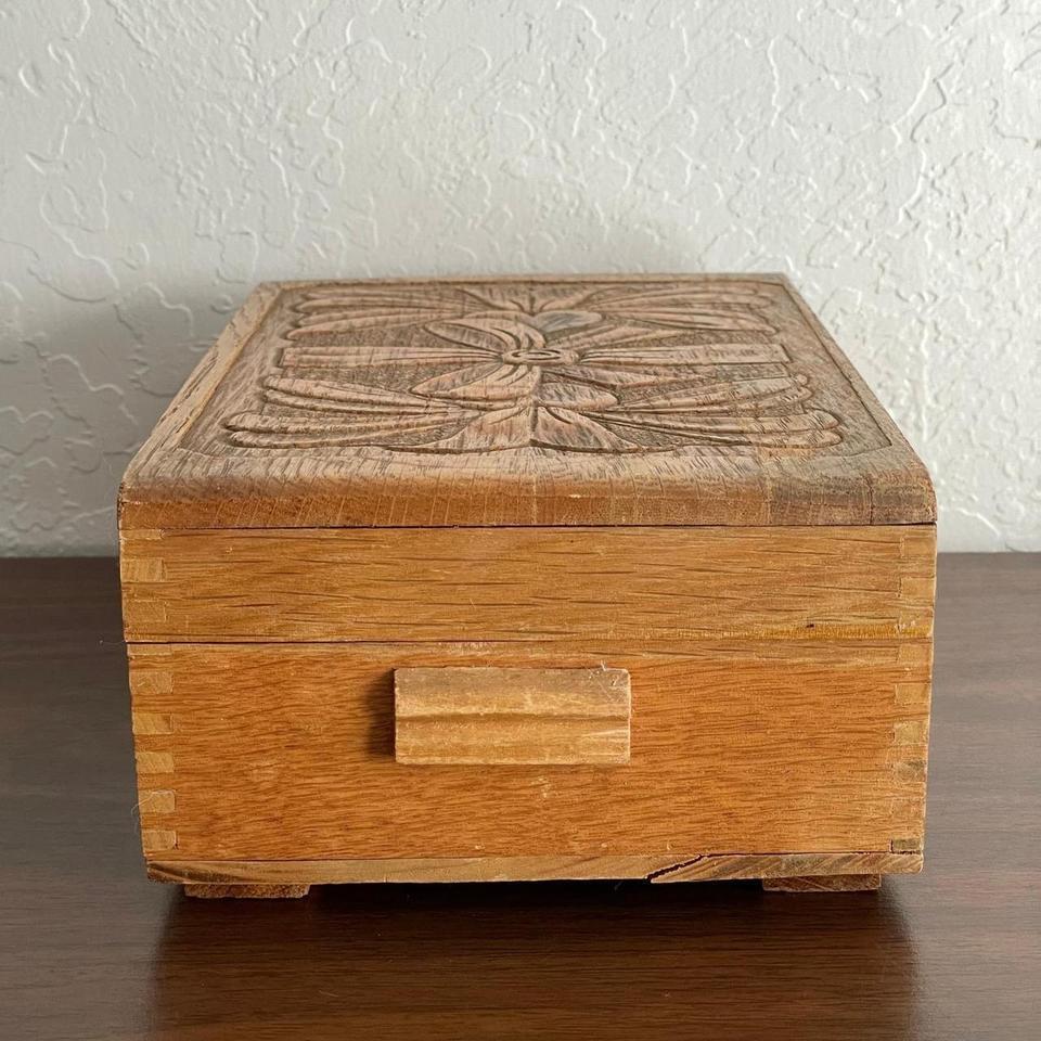 Vintage Hand Carved Engraved Wooden Cbe4 8