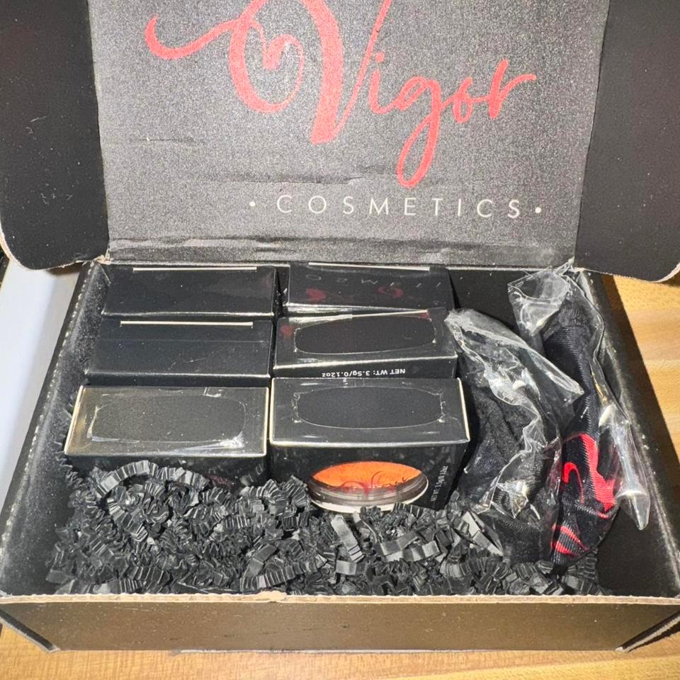 Set Of Single Eyeshadows By