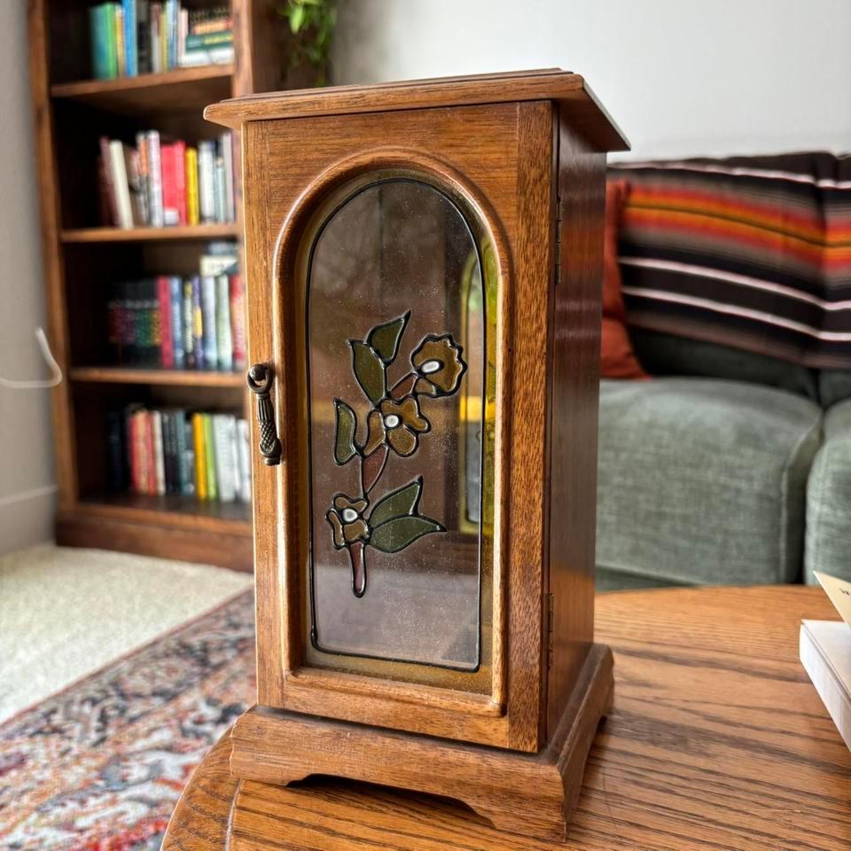 Wooden Jewelry Box With Glass 4b64