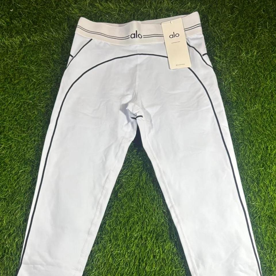 White Alo Yoga Heart Throb E901 3