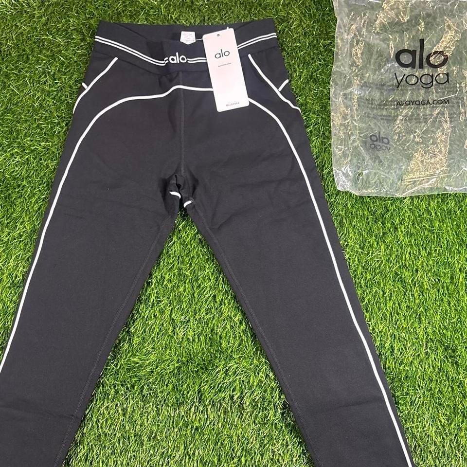 Alo Yoga Black Heart Throb 33c2 3