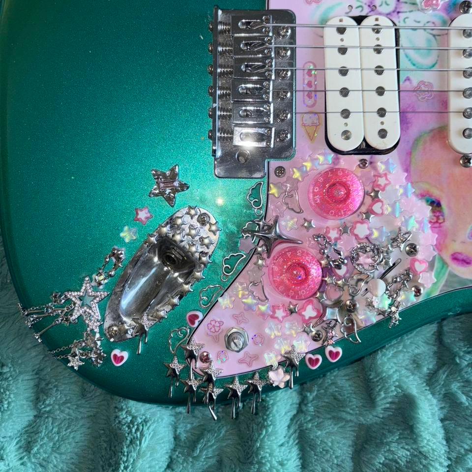 Decorated Squier Strat Guitar Pick D403