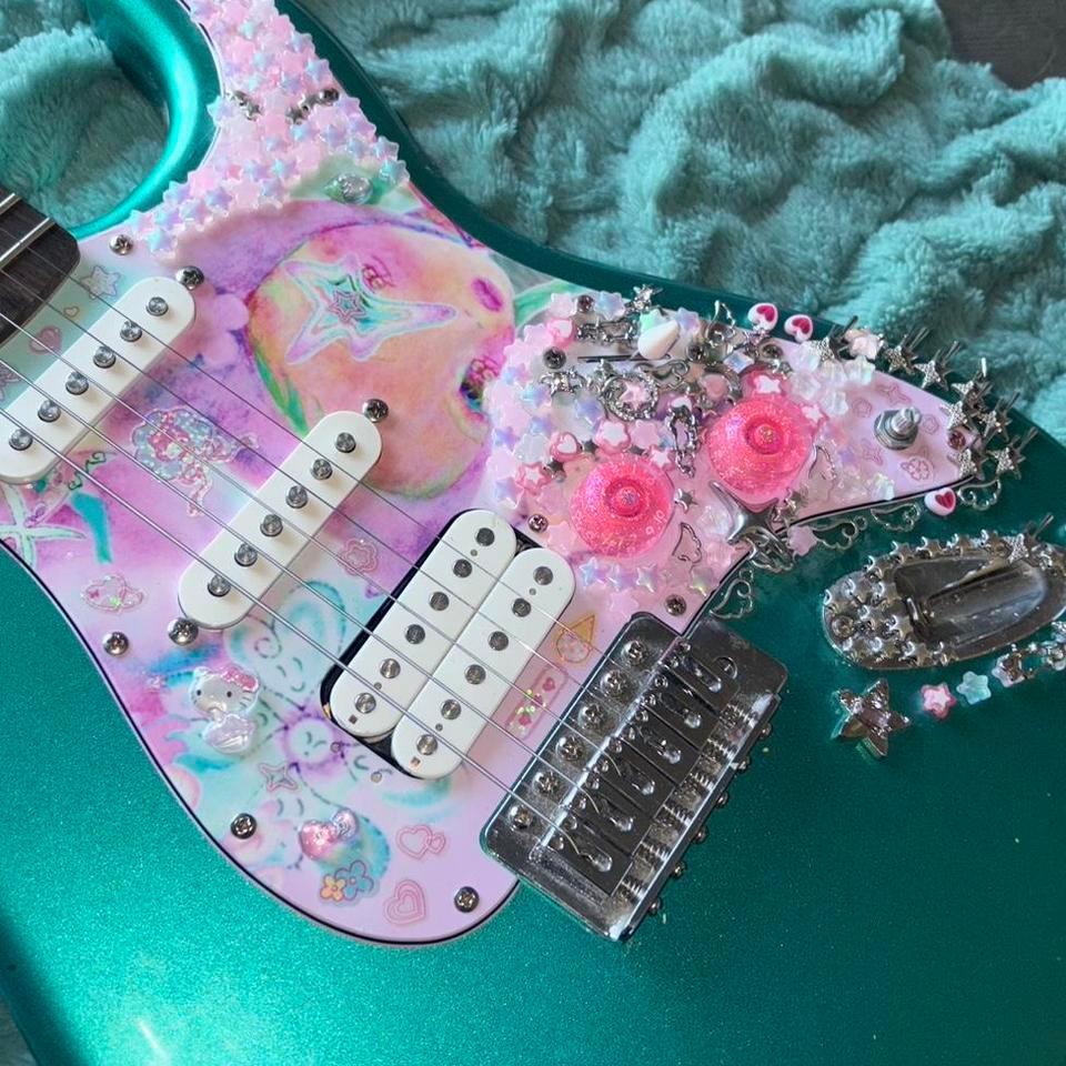 Decorated Squier Strat Guitar Pick D403 2