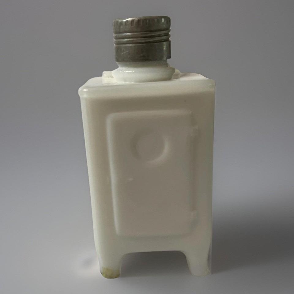 Vintage Milk Glass Refrigerator Salt 46bd 3