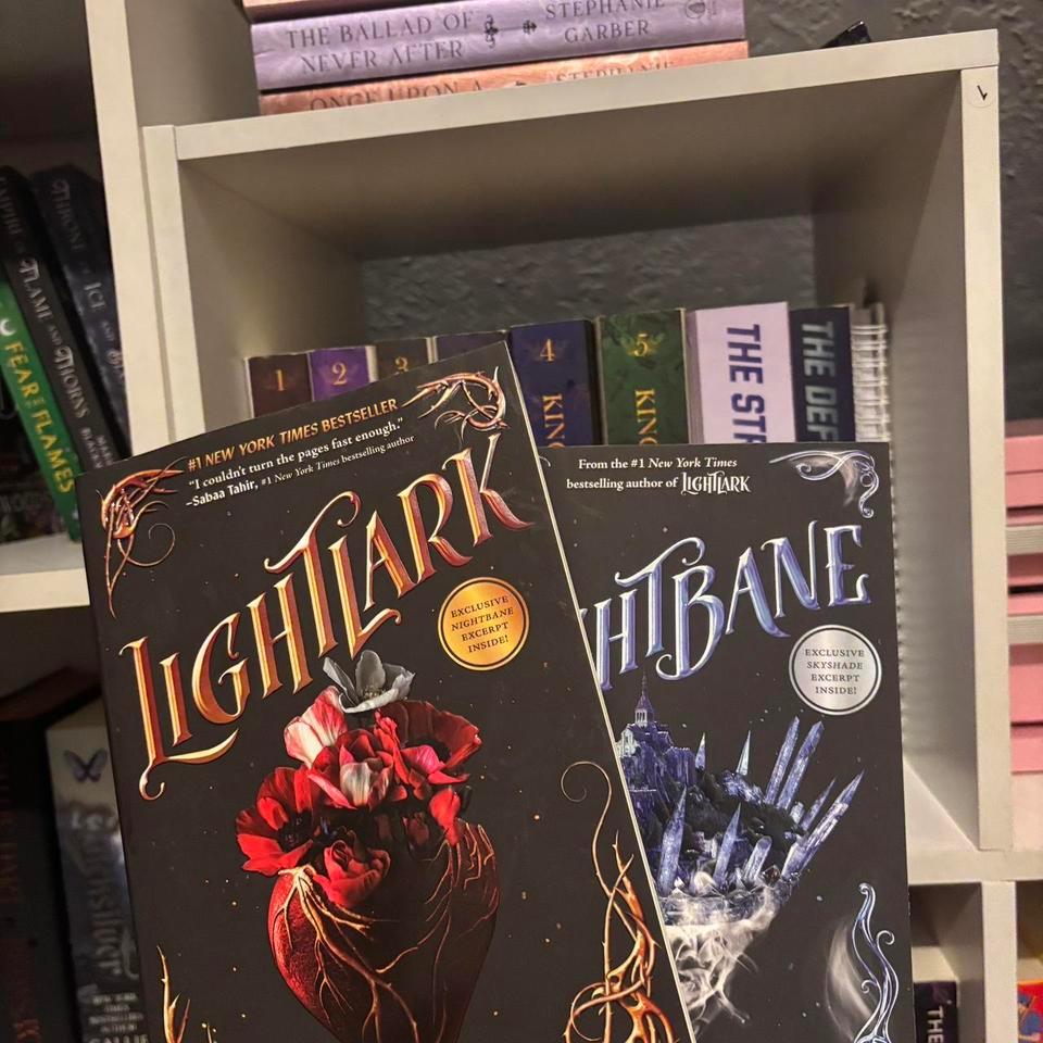 Lightlark And Night Bane Book B63f