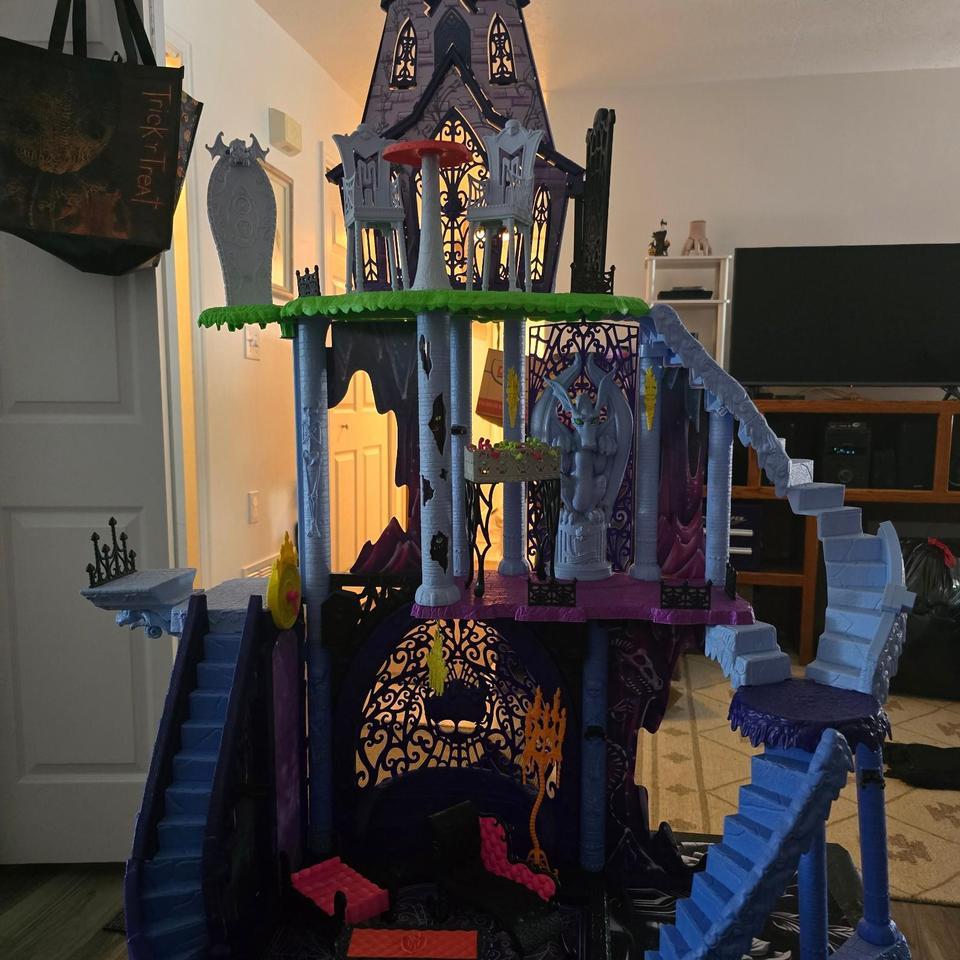 Monster High Castle Playset With 4461 2
