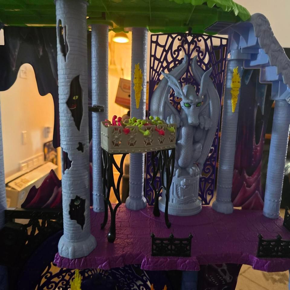 Monster High Castle Playset With 4461 4