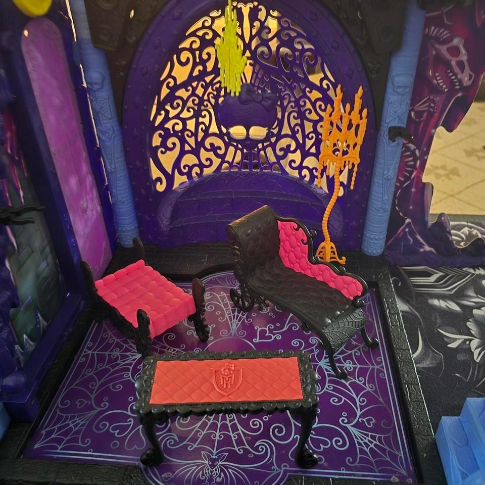 Monster High Castle Playset With 4461 3