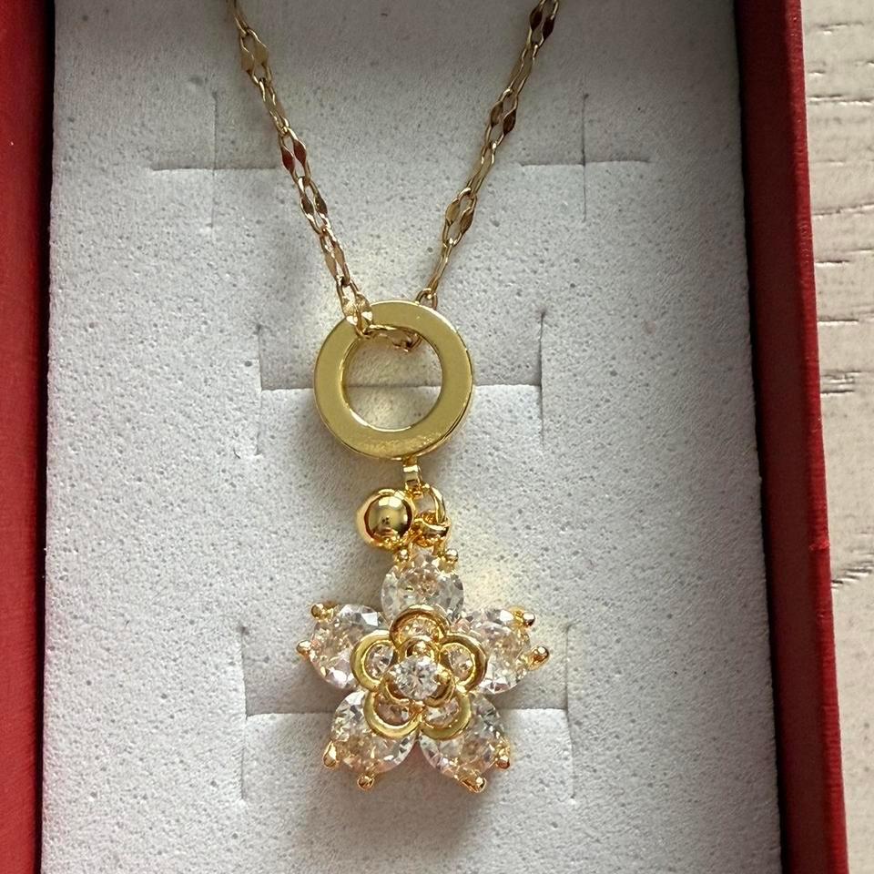 Gold Necklace With Flower Pendant 8f8f