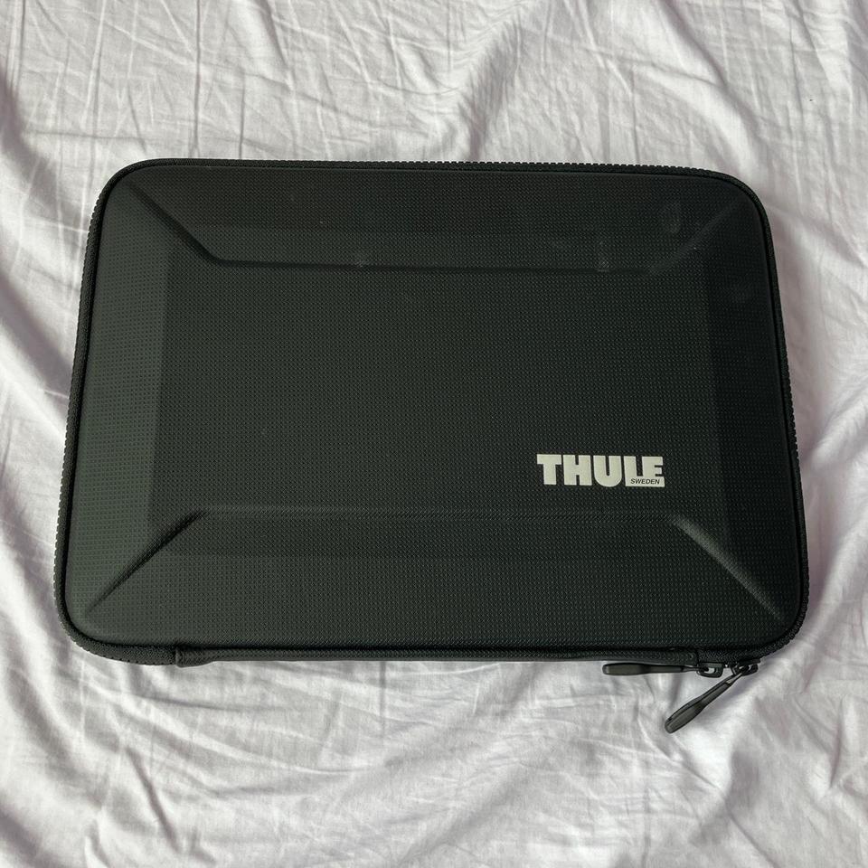 Thule Hard Shell Case For 2a74