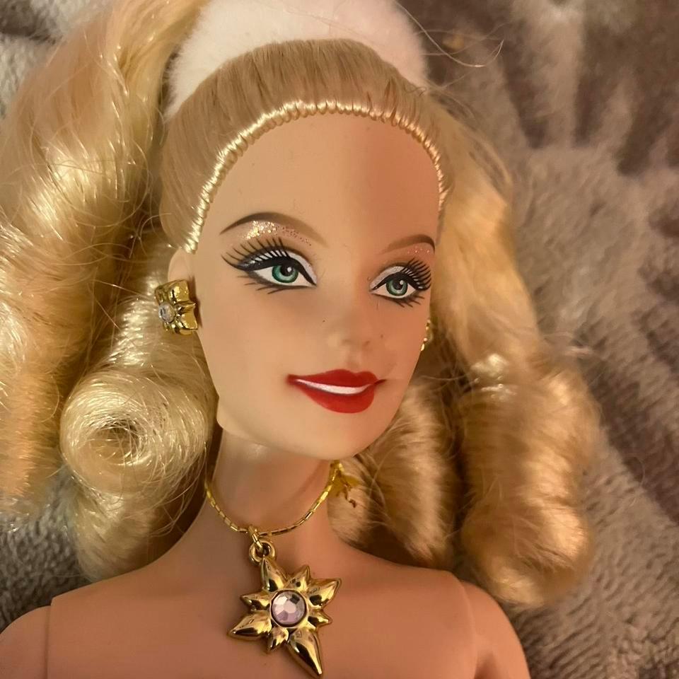 2007 Holliday Christmas Barbie With 4