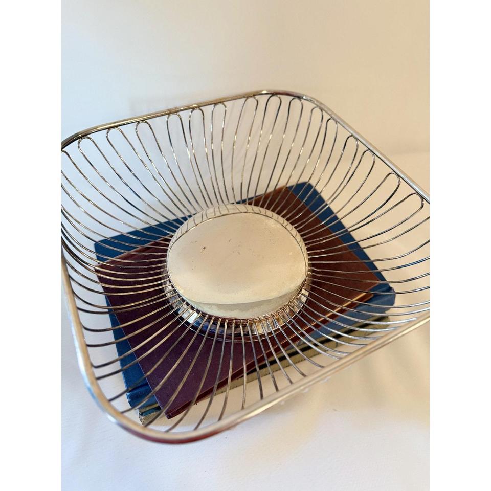 This Square Mid Century Modern Wire 2
