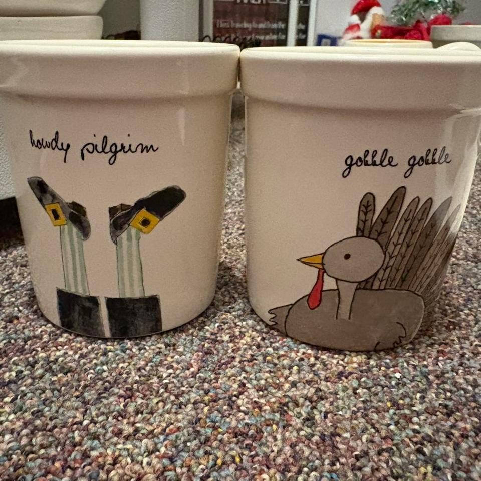 Turkey And Pilgrim Ceramic Pot