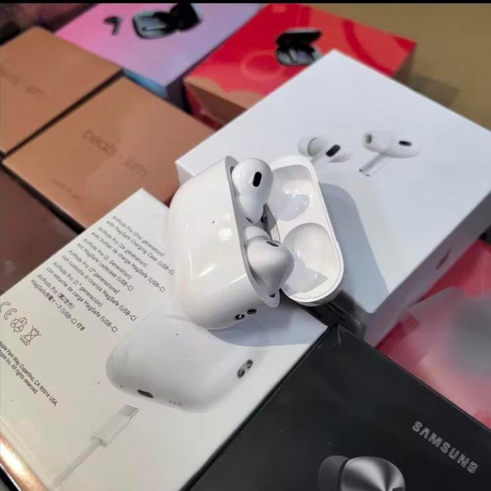 White Earbuds Ca0a