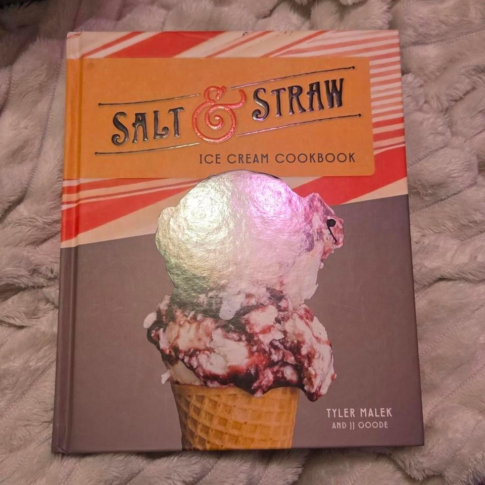 Ice Cream Maker And Book 0dd4 3