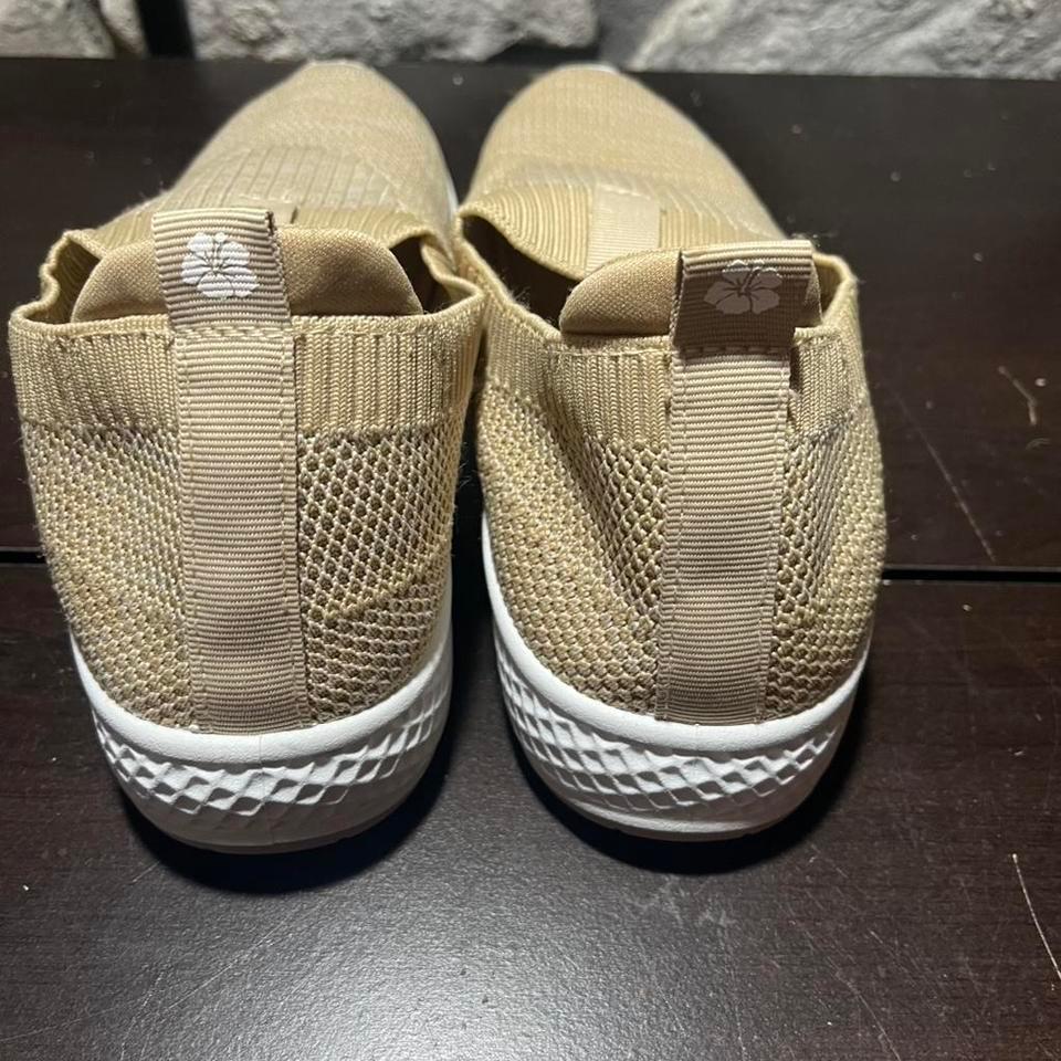 Tommy Bahama Tan And White 4