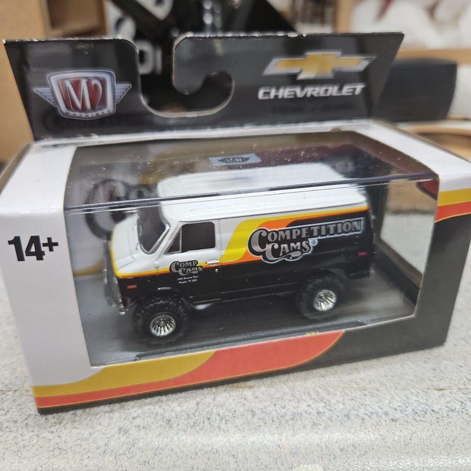 M2 Machines 1971 Chevrolet Van