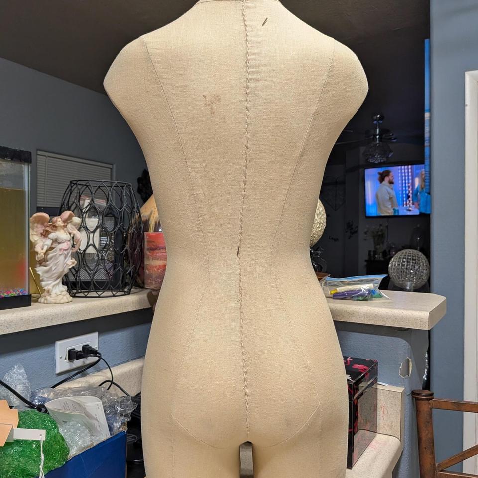 Tan Female Half Torso Pinned 9e9d 3